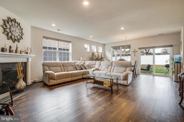109 CONGRESSIONAL CT, Moorestown, NJ 08057