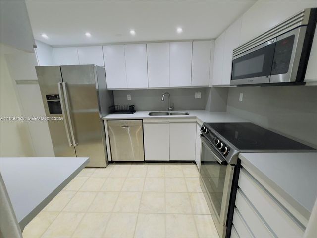 2000 Towerside 309, Miami, FL 33138