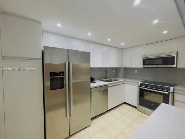2000 Towerside 309, Miami, FL 33138
