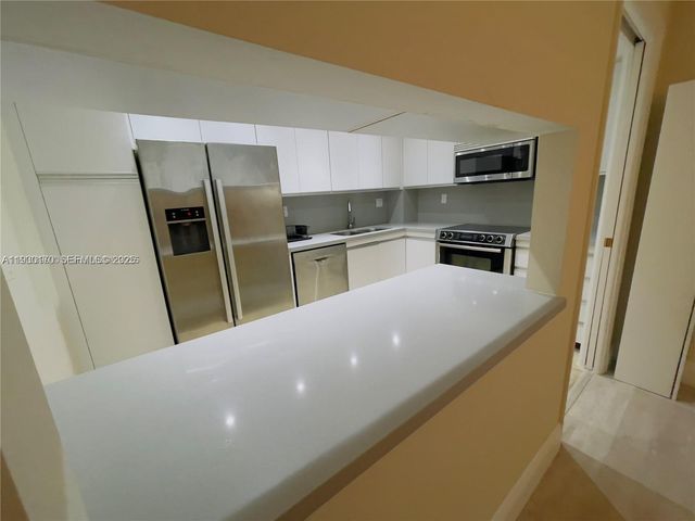 2000 Towerside 309, Miami, FL 33138