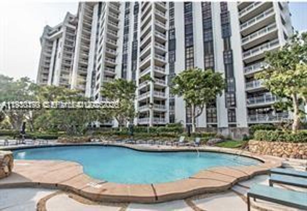 2000 Towerside 309, Miami, FL 33138