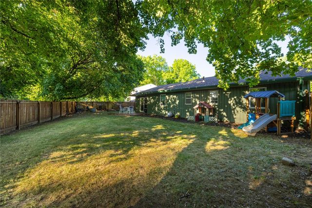 15 Victoria Drive, Brighton, NY 14618