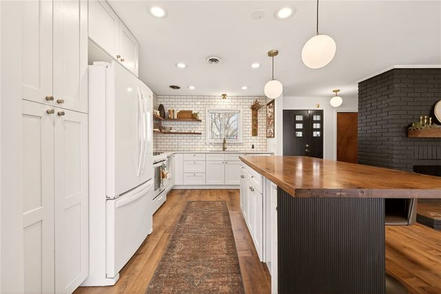 15 Victoria Drive, Brighton, NY 14618