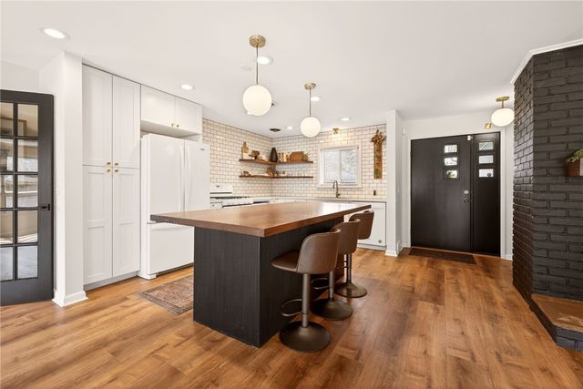 15 Victoria Drive, Brighton, NY 14618