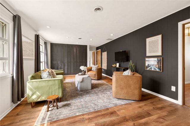 15 Victoria Drive, Brighton, NY 14618