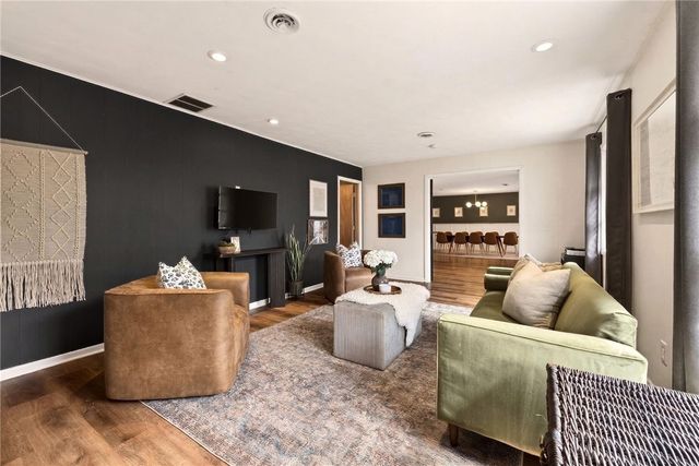 15 Victoria Drive, Brighton, NY 14618