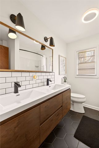 15 Victoria Drive, Brighton, NY 14618