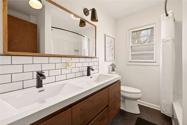 15 Victoria Drive, Brighton, NY 14618