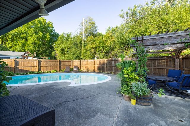 15 Victoria Drive, Brighton, NY 14618