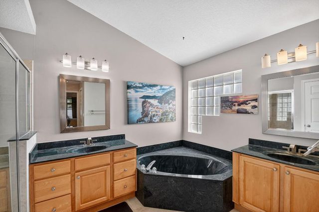 2725 Pointe Circle, Greenacres, FL 33413