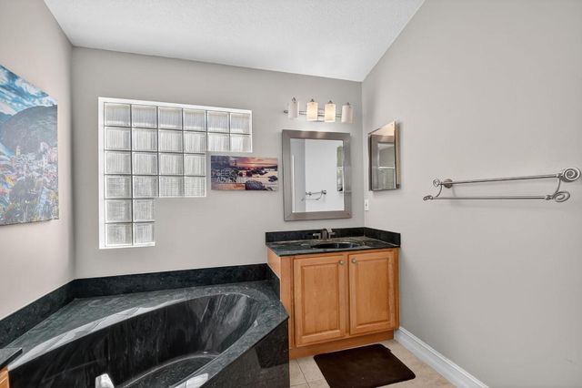 2725 Pointe Circle, Greenacres, FL 33413