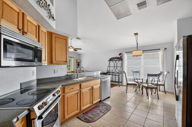 2725 Pointe Circle, Greenacres, FL 33413