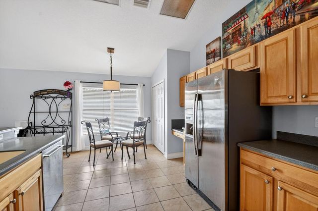 2725 Pointe Circle, Greenacres, FL 33413