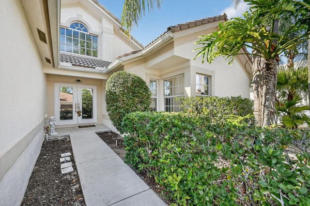 2725 Pointe Circle, Greenacres, FL 33413