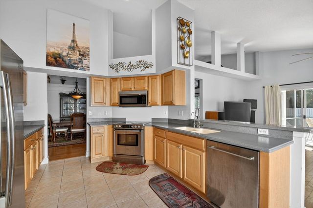 2725 Pointe Circle, Greenacres, FL 33413