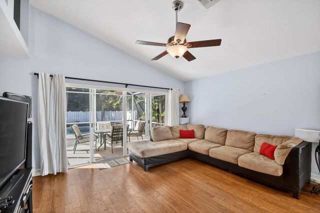 2725 Pointe Circle, Greenacres, FL 33413