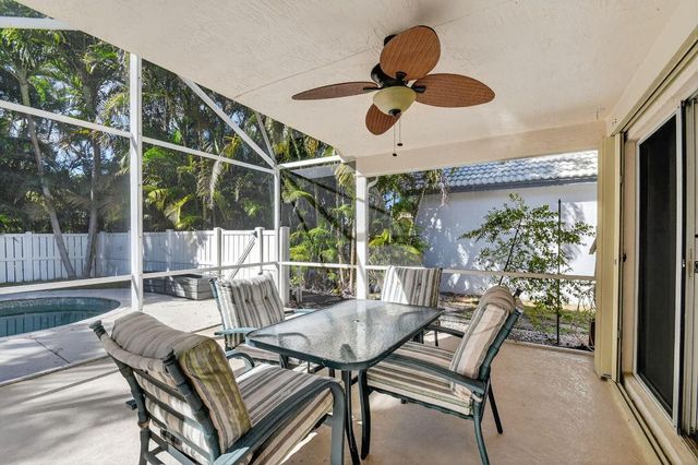 2725 Pointe Circle, Greenacres, FL 33413