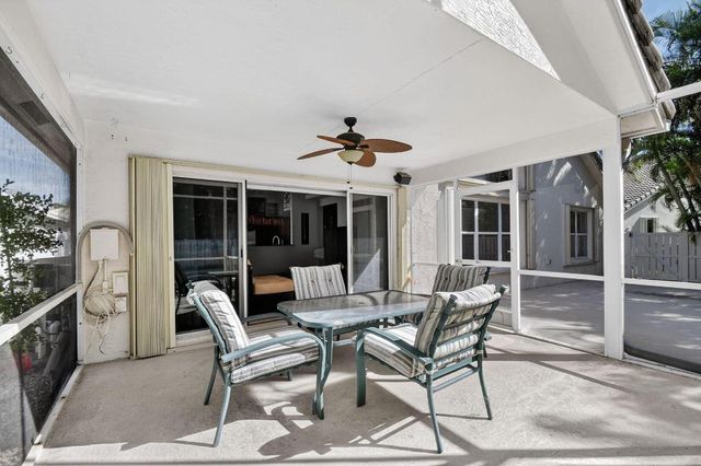 2725 Pointe Circle, Greenacres, FL 33413