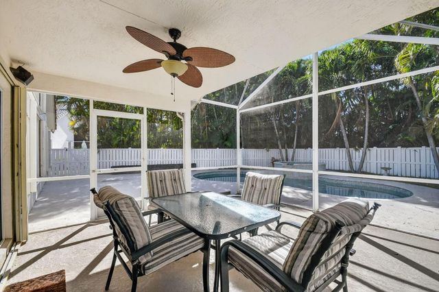 2725 Pointe Circle, Greenacres, FL 33413