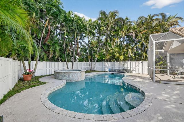 2725 Pointe Circle, Greenacres, FL 33413