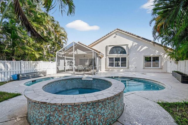 2725 Pointe Circle, Greenacres, FL 33413