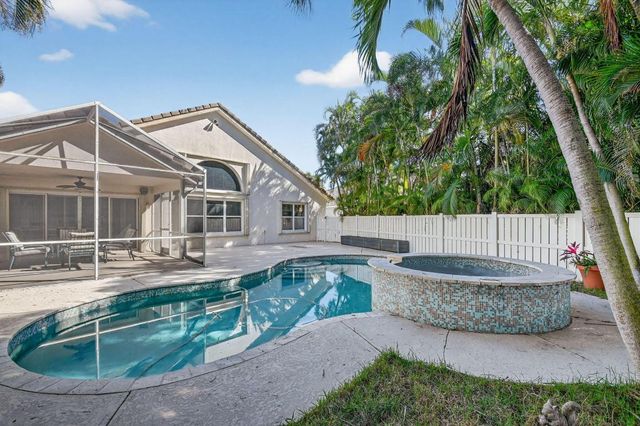 2725 Pointe Circle, Greenacres, FL 33413