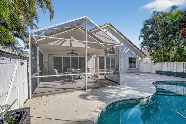 2725 Pointe Circle, Greenacres, FL 33413