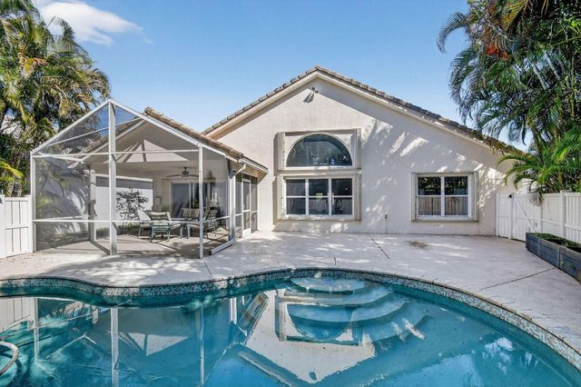 2725 Pointe Circle, Greenacres, FL 33413