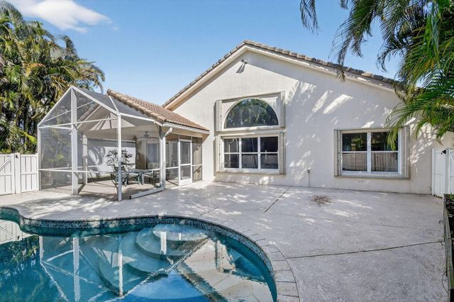 2725 Pointe Circle, Greenacres, FL 33413