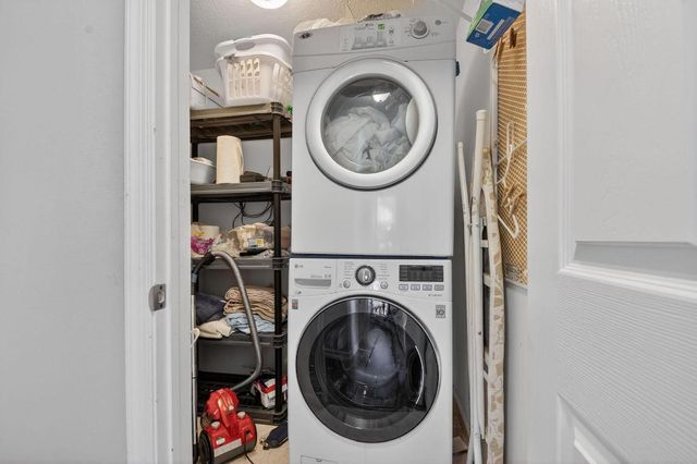 2725 Pointe Circle, Greenacres, FL 33413