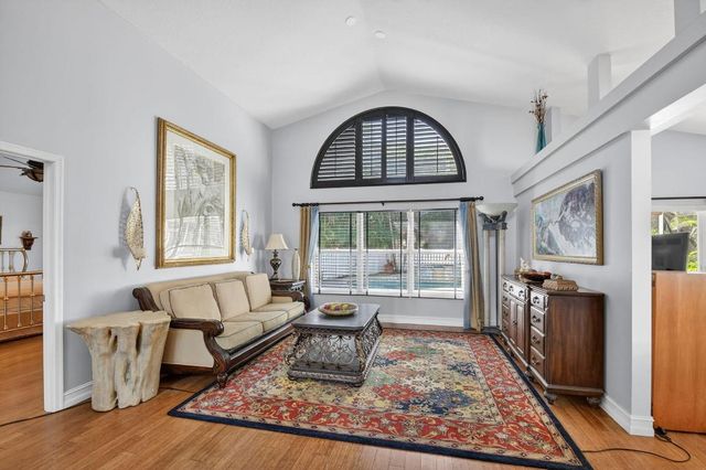 2725 Pointe Circle, Greenacres, FL 33413