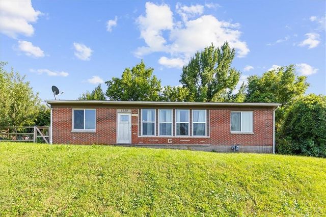 5729 PARALLEL Parkway, Kansas City, KS 66104
