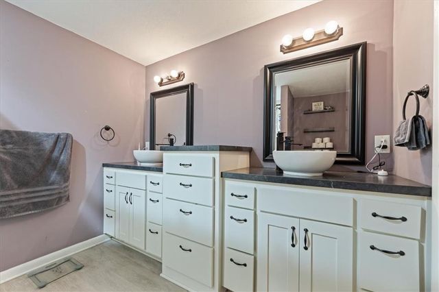 5729 PARALLEL Parkway, Kansas City, KS 66104
