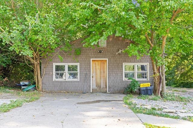 5729 PARALLEL Parkway, Kansas City, KS 66104