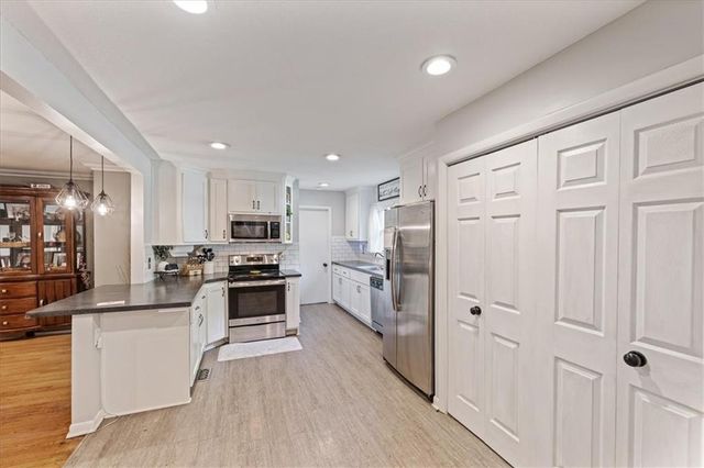 5729 PARALLEL Parkway, Kansas City, KS 66104