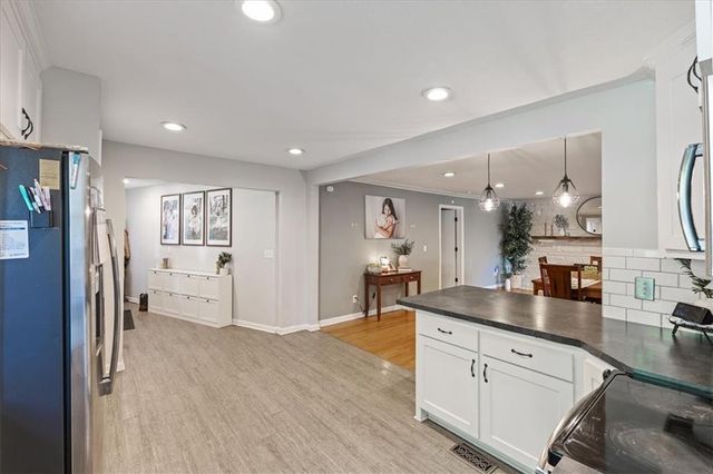 5729 PARALLEL Parkway, Kansas City, KS 66104