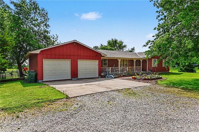 1301 W 8th Street, Edgerton, KS 66021