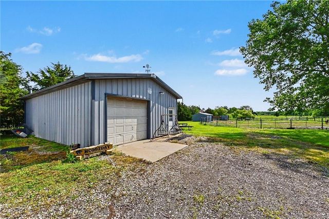 1301 W 8th Street, Edgerton, KS 66021