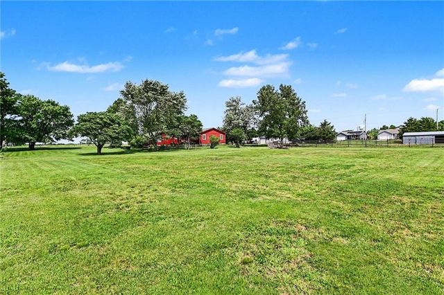 1301 W 8th Street, Edgerton, KS 66021