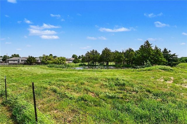 1301 W 8th Street, Edgerton, KS 66021