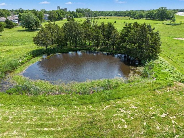 1301 W 8th Street, Edgerton, KS 66021