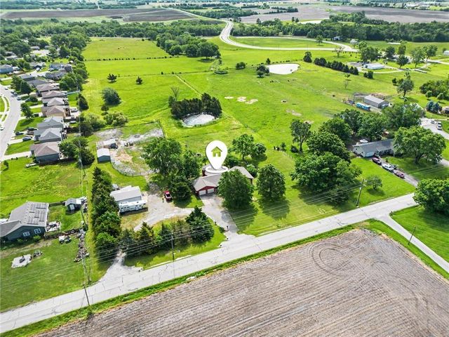 1301 W 8th Street, Edgerton, KS 66021