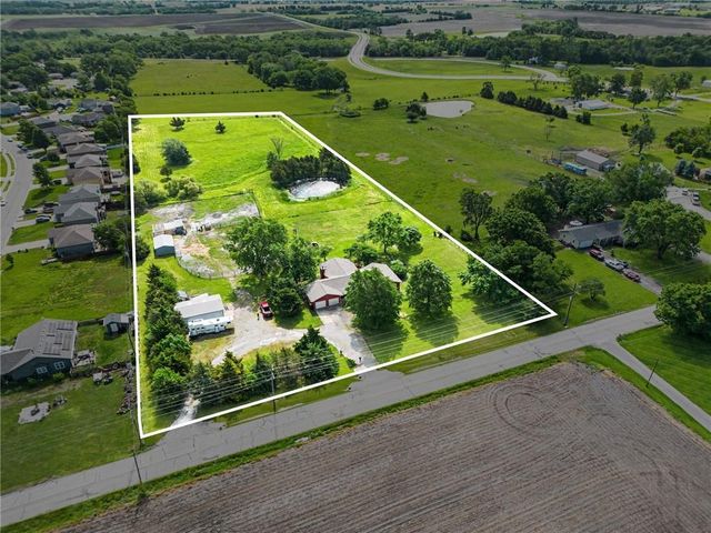 1301 W 8th Street, Edgerton, KS 66021