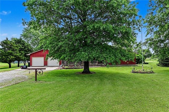 1301 W 8th Street, Edgerton, KS 66021