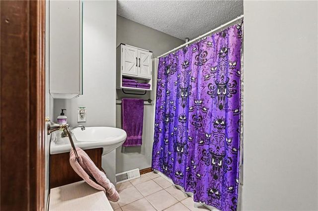 1301 W 8th Street, Edgerton, KS 66021