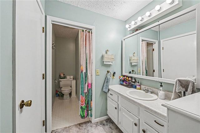 1301 W 8th Street, Edgerton, KS 66021