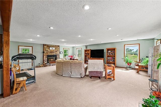 1301 W 8th Street, Edgerton, KS 66021