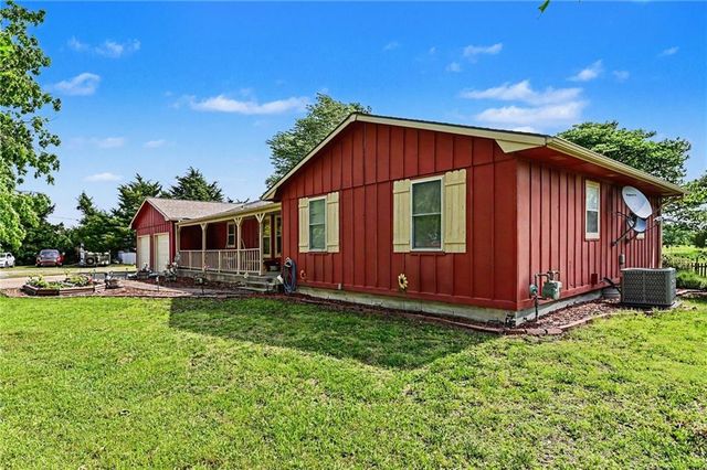 1301 W 8th Street, Edgerton, KS 66021
