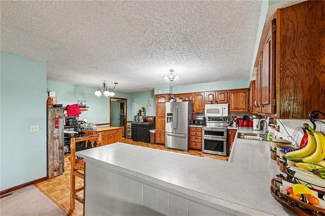 1301 W 8th Street, Edgerton, KS 66021