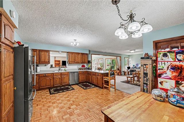 1301 W 8th Street, Edgerton, KS 66021